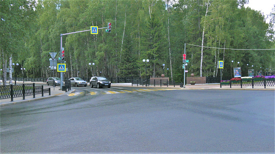 Вежливо предложат перейти дорогу. В Ханты-Мансийске появились говорящие светофоры