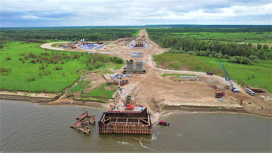 На стройплощадке нового моста через Обь готовятся возводить пролёты