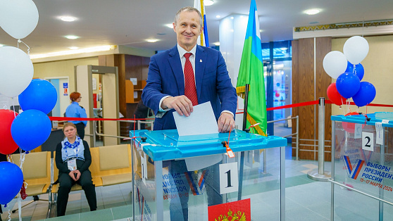Свой выбор на избирательных участках делают депутаты Думы Югры