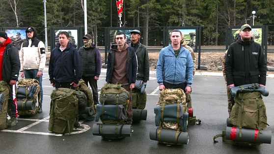 Военнослужащие по контракту отправились из Ханты-Мансийска на СВО