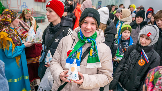 Белгородских детей встречали в Югре хлебом, солью и мармеладом