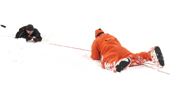 Нижневартовские спасатели провели учения по спасению из-подо льда