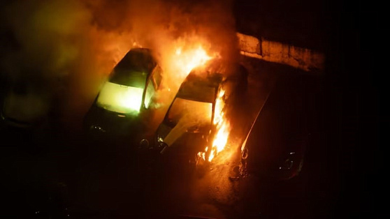 В Югре за ночь сгорели 2 машины