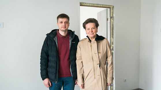 Наталья Комарова встретилась с новосёлами ранее проблемного, а ныне достроенного ЖК «Любимый» в Сургуте