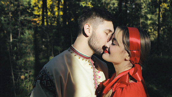 Национальные свадебные традиции показали на фестивале в Сургутском районе