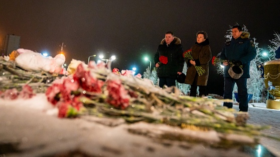 Наталья Комарова возложила цветы в память о погибших вартовчанах