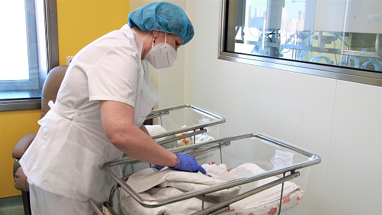 Сотрудники перинатального центра в Сургуте отметили год со дня рождения первого ребёнка