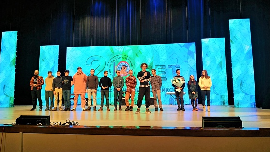 На юбилей физико-математического лицея в Ханты-Мансийске собрались выпускники со всей страны