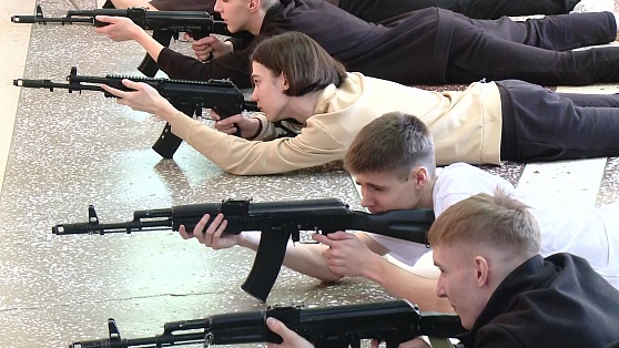 Нефтеюганские школьники военное дело изучают на практике