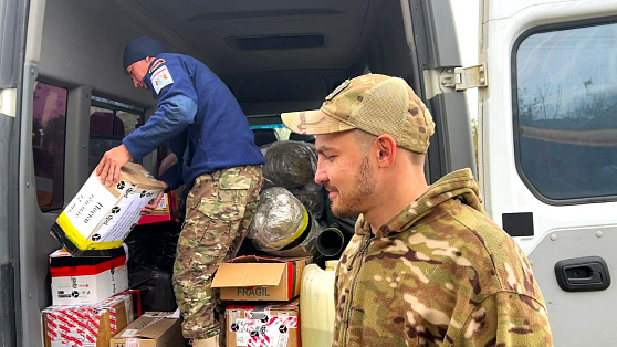 Сотрудники «Центроспас-Югории» доставляют посылки бойцам СВО