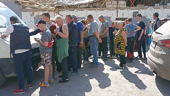 Югорские добровольцы накормили 15 тысяч жителей Мариуполя