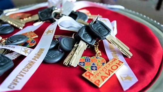 Жители Сургутского района получили ключи от новых квартир