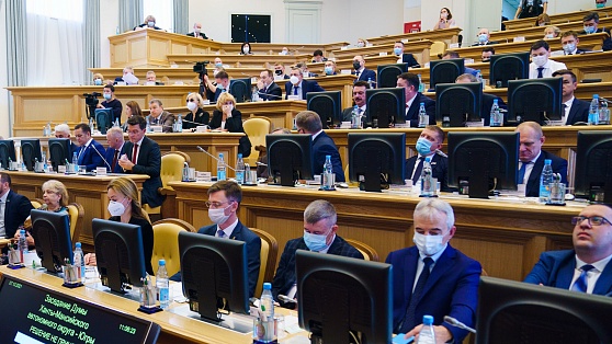 Югорские парламентарии подвели итоги работы за год