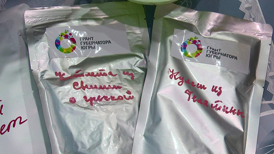 Няганские волонтёры изготавливают карманные пакеты с едой для бойцов СВО