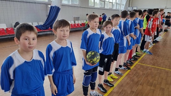 В Сургутском районе школьники займутся футболом