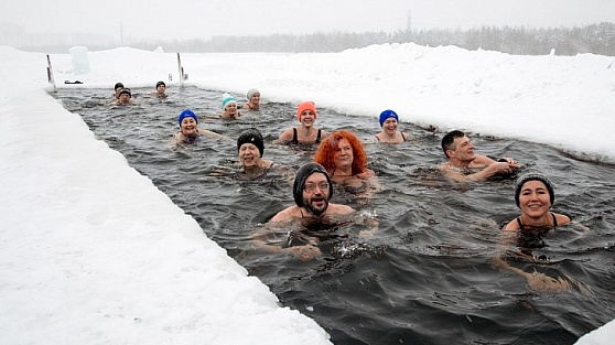 Сургутские «моржи» устроили экстремальный трёхчасовой заплыв