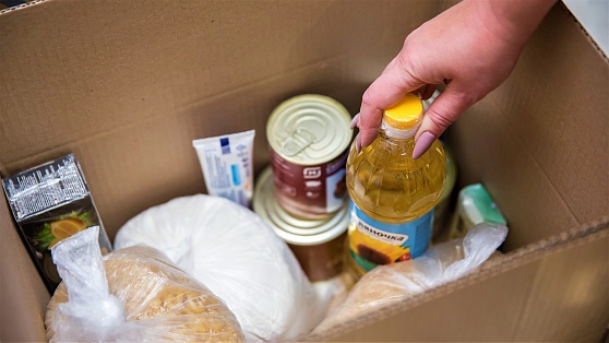 Югорчане передали 7 тонн вещей и продуктов в рамках акции «Посылка из дома»