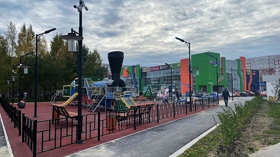 Паровоз стал центром новой детской площадки в Нижневартовске