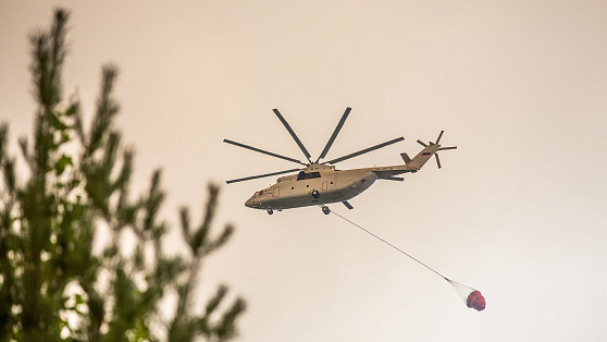 Крупный лесной пожар в Белоярском районе тушат с помощью вертолётов