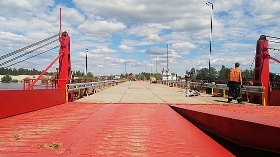 Новый наплавной мост через Конду открыли в Урае