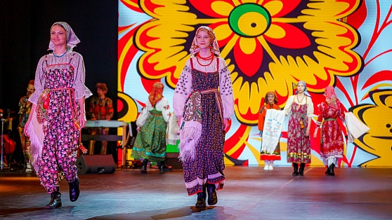 В Ханты-Мансийске прошёл модный показ национальной одежды
