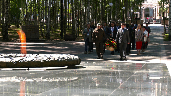 Участники IT-форума в Югре почтили память погибших воинов