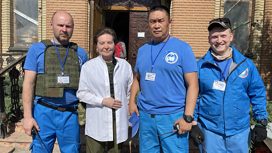 Наталья Комарова передала гуманитарную помощь от жителей Югры военнослужащим