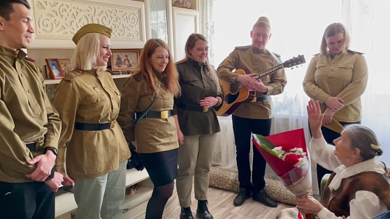 Железнодорожники Сургута поздравили тружеников тыла с Днём Победы песнями