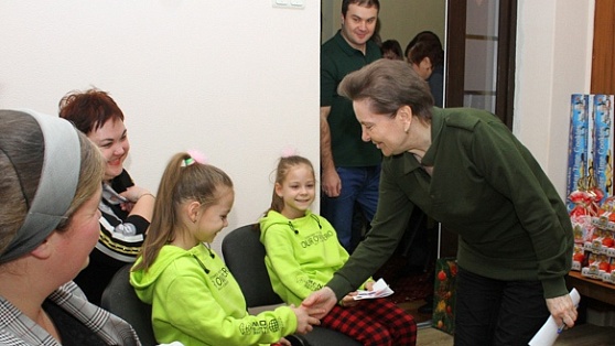 Наталья Комарова поздравила маленьких жителей Макеевки с Новым годом