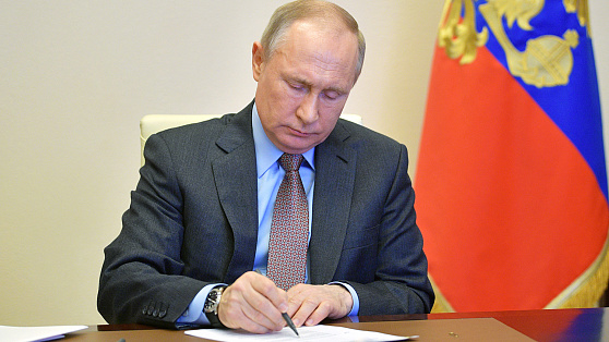 Владимир Путин поручил создать выставку о трудовых династиях