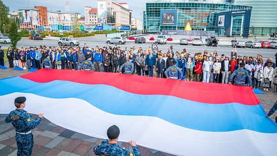 В Ханты-Мансийске прошла церемония поднятия российского флага