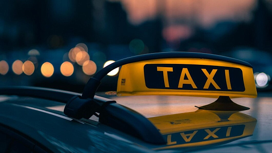 В Нижневартовском районе двое пассажиров попытались ограбить таксиста