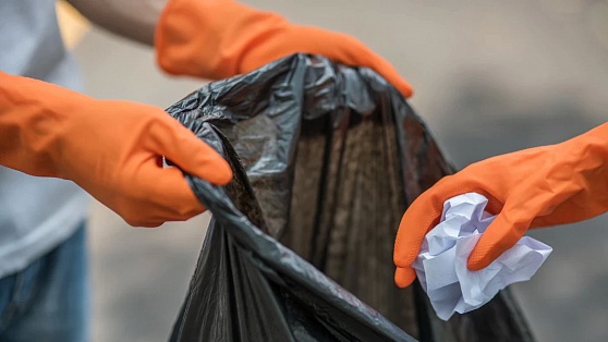 Жители Нижневартовска за час очистили от мусора территорию Комсомольского озера