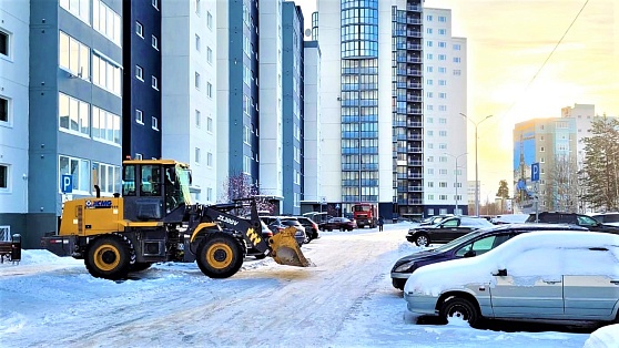 В Когалыме коммунальщики просят автолюбителей не мешать уборке снега