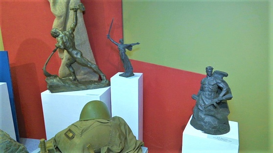 В музее Райшева в Ханты-Мансийске выставили эскизы скульптуры «Родина-мать зовёт!»