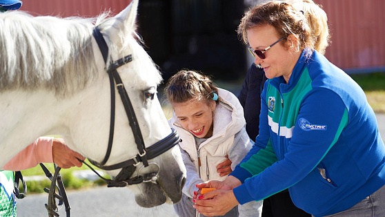 Лошади помогают юным хантымансийцам справиться с недугами