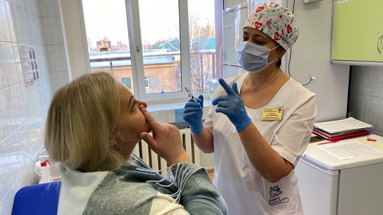 Жители Нижневартовска выбирают для вакцинации против коронавируса назальный способ