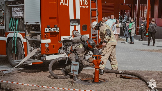 Югорские пожарные приезжают не с пустыми рукавами