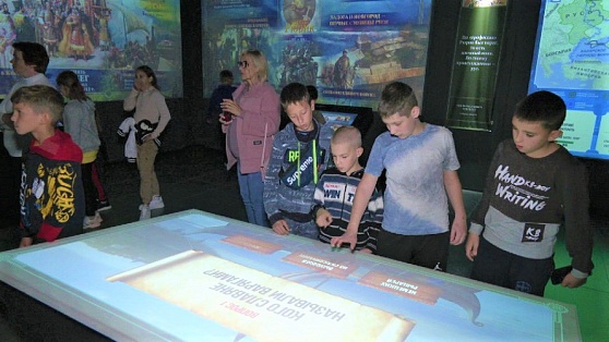 История может быть интересной: дети из Макеевки впечатлились парком «Россия - моя история»
