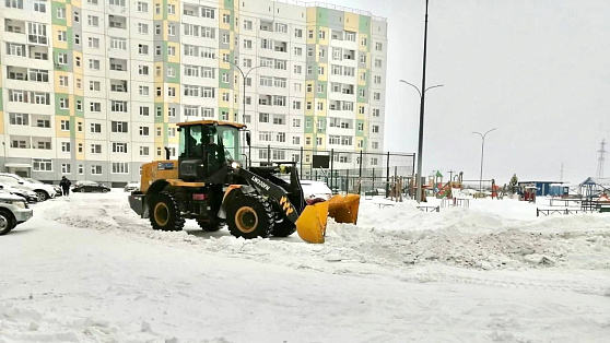 С нижневартовских улиц этой зимой вывезли уже более 155 тысяч кубометров снега
