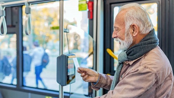 В Сургуте транспортные карты используют уже 15 000 пенсионеров