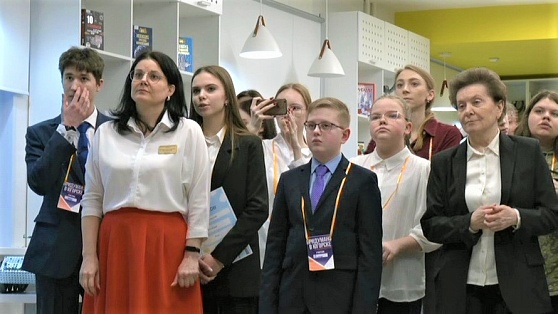 Школьница из Югорска представила губернатору региона экологический проект
