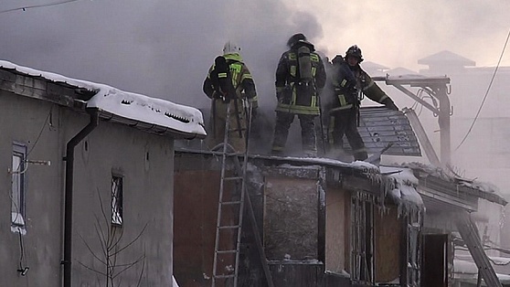 В Ханты-Мансийске сегодня загорелись сразу 6 гаражей