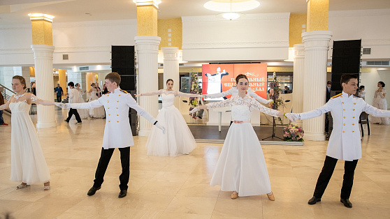Сударя и сударыню бала выбрали в Ханты-Мансийске
