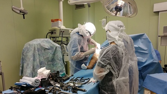 В Сургуте проводят операции по частичной замене колена