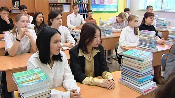 Дети с Донбасса начали учебный год в Югре