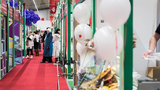 Деликатесы на любой вкус: в Ханты-Мансийске на одной площадке собрали больше 200 товаропроизводителей Югры