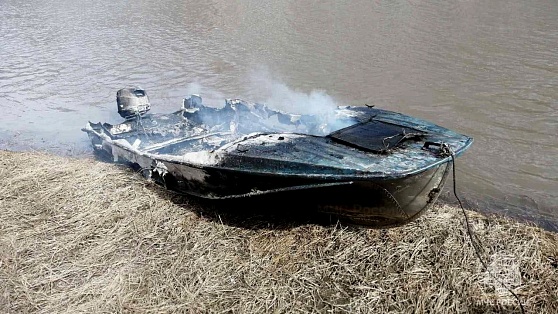В Берёзовском районе рыбаки сожгли «Казанку» и устроили ландшафтный пожар