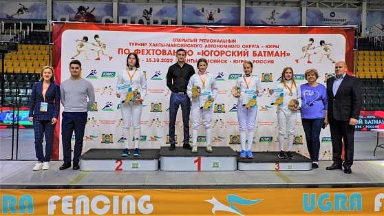 Серебро и две бронзы - югорчанки выиграли медали регионального турнира по фехтованию