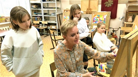 Преподаватель нижневартовской школы искусств рассказала, почему учить детей - это творчество